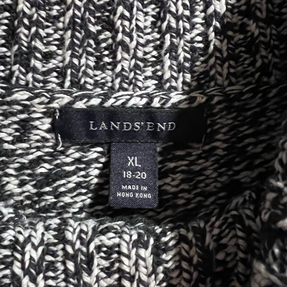 XL Land's End thick sweater in a classic gray and white design - Picture 3 of 3